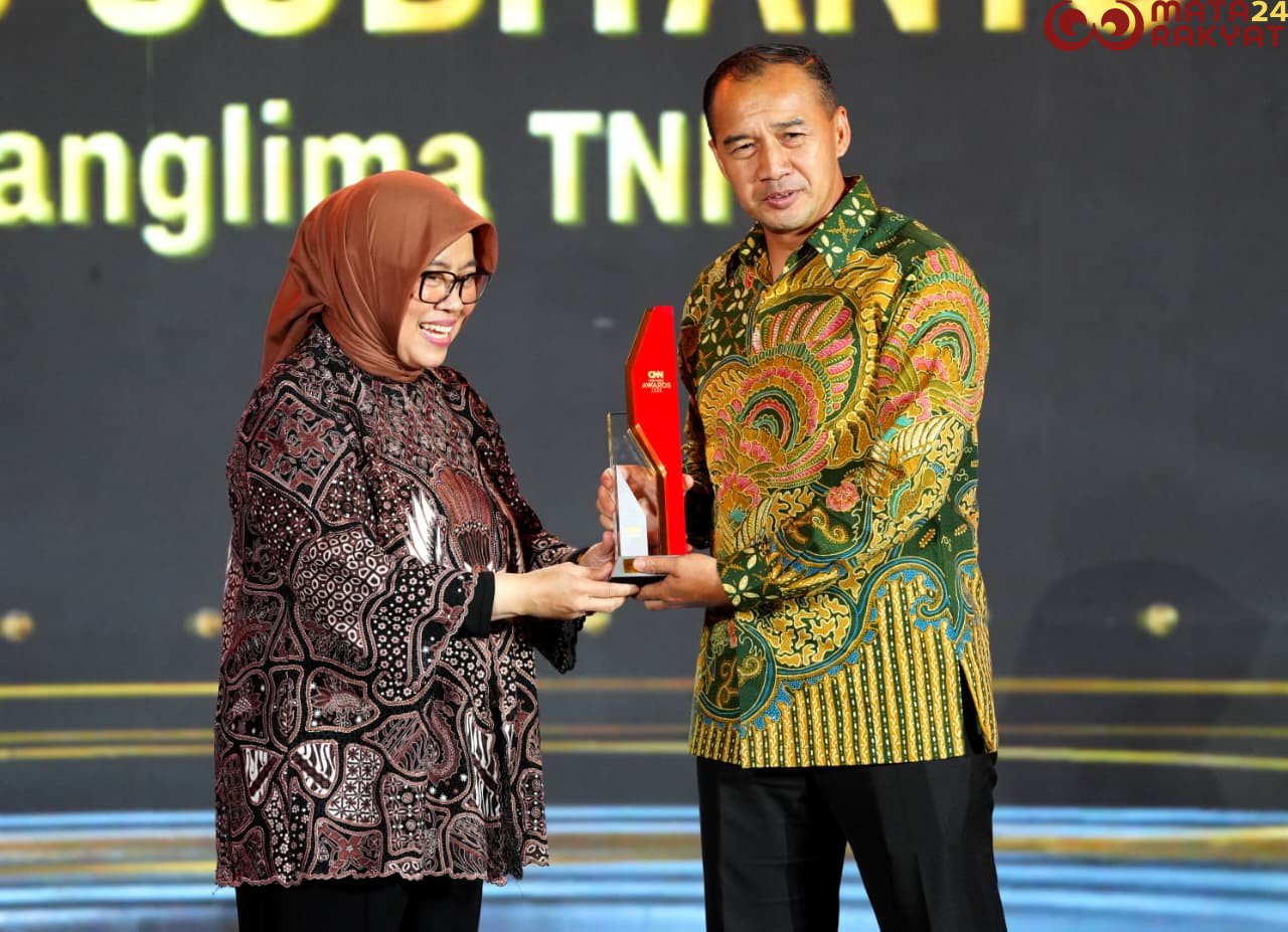 Panglima TNI Raih Penghargaan Outstanding Leadership di CNN Indonesia Awards 2025/Puspen TNI