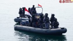 KRI Bung Hatta dan KRI Panah Amankan Kapal Asing pada Latihan Operasi Laut di Morowali/Puspen TNI