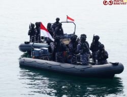 KRI Bung Hatta dan KRI Panah Amankan Kapal Asing pada Latihan Operasi Laut di Morowali