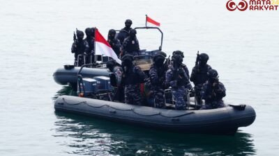 KRI Bung Hatta dan KRI Panah Amankan Kapal Asing pada Latihan Operasi Laut di Morowali/Puspen TNI