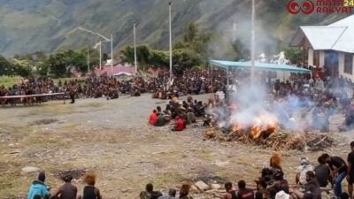 Kodim 1714/Puncak Jaya Bantu Masyarakat Gelar Acara Bakar Batu Adat di Kabupaten Puncak Jaya/Puspen TNI