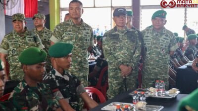 Panglima TNI Dampingi Menhan RI Kunjungi Yonif TP 823/Raja Wakaaka di Baubau/Puspen TNI