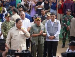 Panglima TNI Dampingi Presiden RI Tinjau Pengungsi, Huntara, dan Infrastruktur di Sumbar