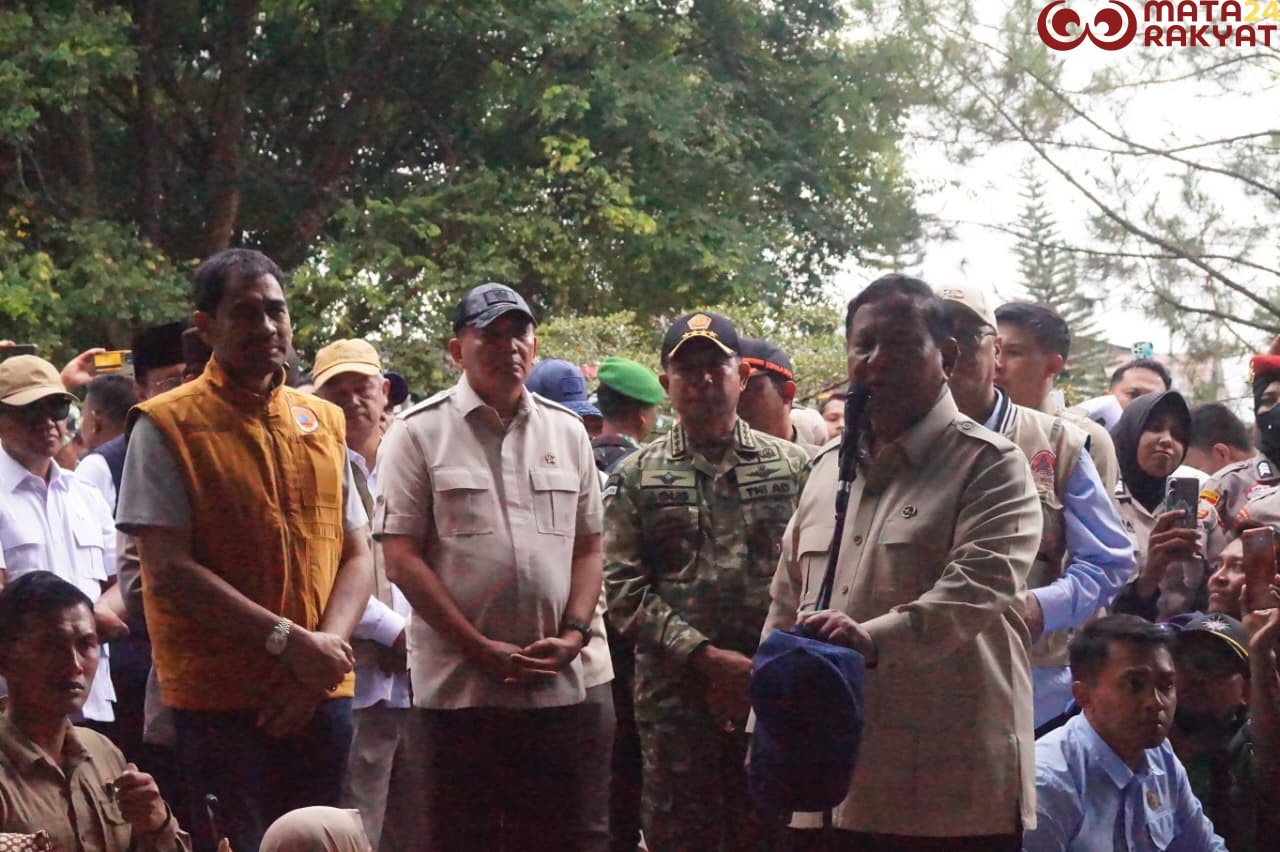 Panglima TNI Dampingi Presiden RI Tinjau Langsung Dampak Banjir dan Pengungsian Warga di Aceh/Puspen TNI