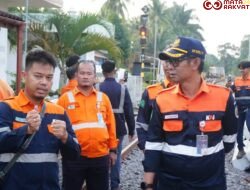 KAI Divre III Palembang Pastikan Keandalan Prasarana melalui Cek Lintas Jalan Kaki Wilayah Penimur