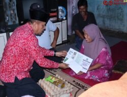 Walikota Payakumbuh Serahkan Bantuan Sosial Dari Swadaya Masyarakat Kepada Tiga Warga Latina