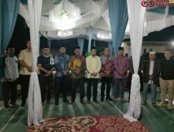 Tanda Hati” Kain Sarung Diberikan Bupati, Simbolkan Kerendahan Hati dalam Kepemimpinan   