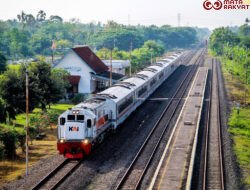 KA Harina Tertemper Mobil di Jalur KA antara Stasiun Brumbung – Alastua, KAI Imbau Masyarakat Lebih Peduli Keselamatan