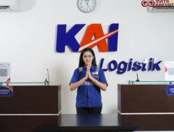 Rayakan Momen Hari Valentine, KAI Logistik Bagikan Cokelat Untuk Pelanggan