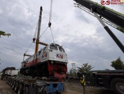 Sinergi Persiapan Angkutan Lebaran, KAI Logistik Kirim 12 Lokomotif ke Pulau Jawa