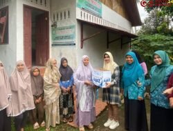 ASN dan PKK Payakumbuh Selatan Bagikan Takjil Gratis kepada Pengendara