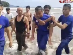 Remaja Terseret Ombak di Pantai Air Manis Padang, Berhasil Diselamatkan