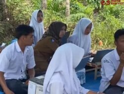 Internet Sulit, Siswa SMPN 4 Kapur Limapuluh Kota Ujian di Perbukitan