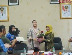 Momen Romantis!! Bupati Annisa Beri Kejutan 68 Tahun Wabup Leli Arni