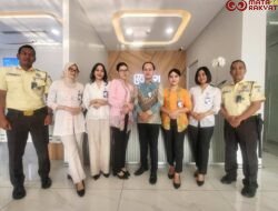 Peringati Hari Kartini, Frontliner BRI Branch Office Otista Kompak Berseragam Pakaian Nasional