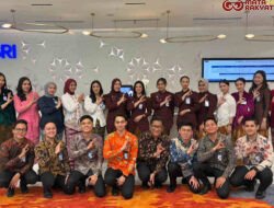 Peringati Hari Kartini, Frontliner BRI Kantor Cabang Khusus Tampil Beda dengan Pakaian Nasional