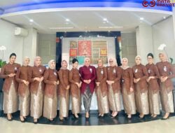 Peringati Hari Kartini, Pekerja BRI Branch Office Kalimalang Tampil Anggun dengan Busana Nasional