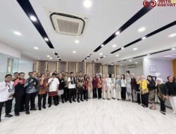 Peringati Hari Kartini, Pekerja BRI Branch Office Tanjung Priok Angkat Wastra Nusantara Lewat Pakaian Nasional