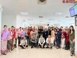 Peringati Hari Kartini, Pekerja Pria dan Wanita BRI Branch Office Segitiga Senen Kompak Kenakan Pakaian Nasional