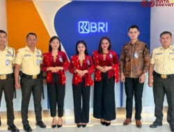 Semarak Hari Kartini, Pekerja BRI Branch Office Pantai Indah Kapuk Tampil Elegan dengan Kebaya Merah