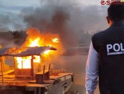 Polda Sumbar dan Polres Sijunjung Tertibkan Tambang Emas Ilegal, Dua Kapal Dibakar