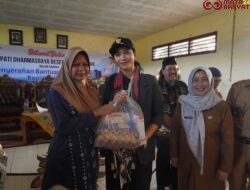 Bupati Annisa Serahkan Bantuan Permakanan untuk Ibu Hamil dan Menyusui di Timpeh