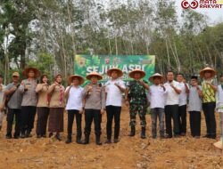 Pulihkan Lingkungan, Polres Sijunjung Tanam 1.000 Pohon di Lahan Reklamasi Tambang