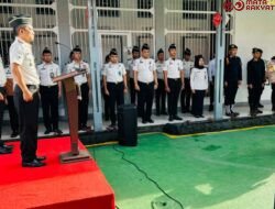 Jadi Inspektur Upacara, Karutan Bacakan Pidato Pentingnya Menjunjung Tinggi Religiusitas dengan Semangat Persatuan