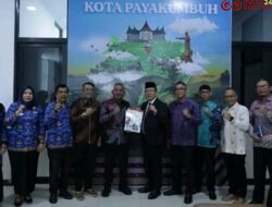 Pemko Payakumbuh Serahkan Bantuan Keuangan Rp1 Miliar kepada Lima Puluh Kota