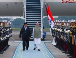 PM India Narendra Modi Tiba di Indonesia, Disambut Langsung Presiden Prabowo