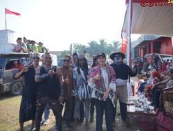 Atraksi “Battle of Surabaya” Guncang Tiumang: Pawai HUT RI ke-81 di Dharmasraya Bikin Merinding