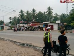 Polres Dharmasraya Tertibkan Lalu Lintas di Simpang Lampu Merah Pulau Punjung