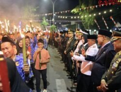 Ribuan Warga Bone Berjalan di Bawah Cahaya Obor, Pesan Persatuan Menggema di Malam Kemerdekaan