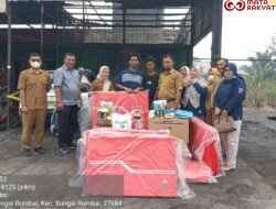 Dinsos Dharmasraya Salurkan Bantuan untuk Dua Keluarga Korban Kebakaran di Sungai Rumbai Timur