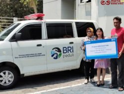 Perkuat Layanan Kesehatan di Hari Batik Nasional, BRI Serahkan Ambulans untuk SMA Yayasan Gemah Ripah Lohjinawi Klaten