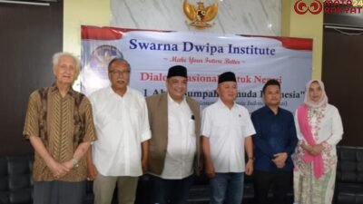Wakil Menteri Hak Asasi Manusia, Mugiyanto Sipin, bersama akademisi Frans Magnis-Suseno, Warsito Ellwein dari Agenda 45, Ulung Rusman dari Perhimpunan INTI, Febby Lintang selaku pengamat Swarna Dwipa Institute, serta Slamet Ariyadi, anggota Komisi III DPR RI yang juga Ketua Umum BM-PAN, Founder Swarna Dwipa Institute Frans Immanuel Saragih/Ist